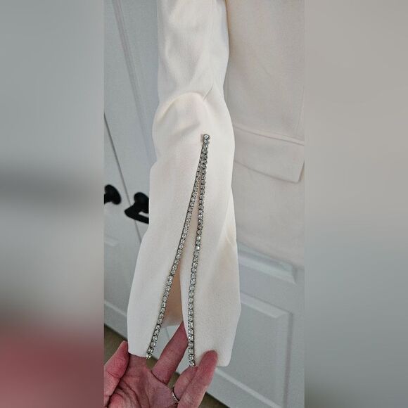 Elegant Cream Blazer with Rhinestone Accent - Picture 3 of 6